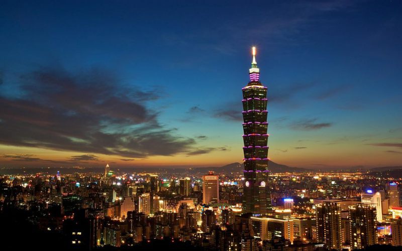 Công trình này tọa lạc ở trung tâm thành phố Đài Bắc - Một tác phẩm mang tính biểu tượng được hoàn thành với chi phí lên tới 1,76 tỷ USD.
