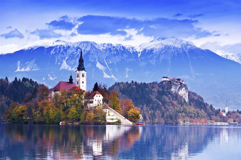 THÀNH PHỐ BLED VÀ TÒA LÂU ĐÀI CỔ NHẤT SLOVENIA